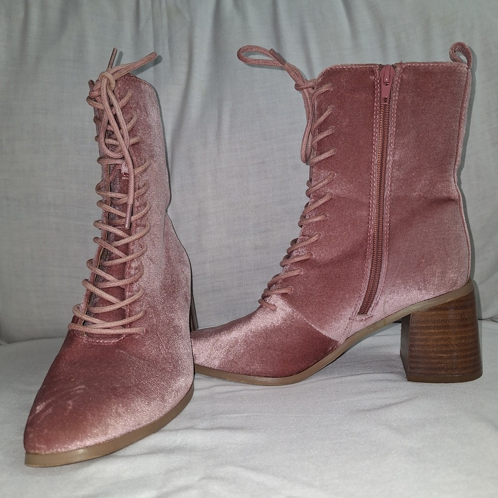 Crown & Ivy Sanna BLUSH PINK Velvet Lace Up Grandmacore Boots 6.5M Victorian - Picture 2 of 12